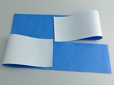 Tecido não tecido com dorso adesivo 